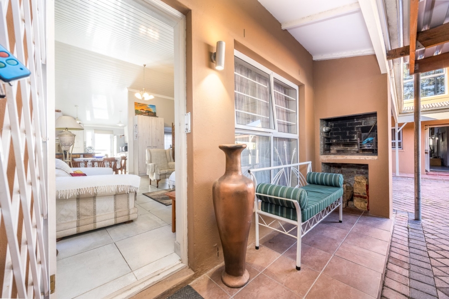 4 Bedroom Property for Sale in Vierlanden Western Cape